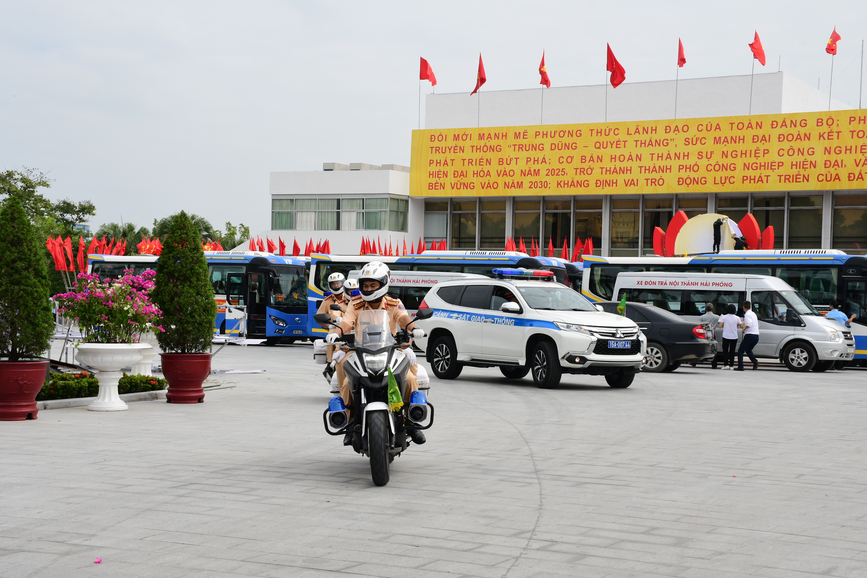 Triển khai cao điểm bảo đảm trật tự, an toàn giao thông Tết Nguyên đán Tân Sửu 2021